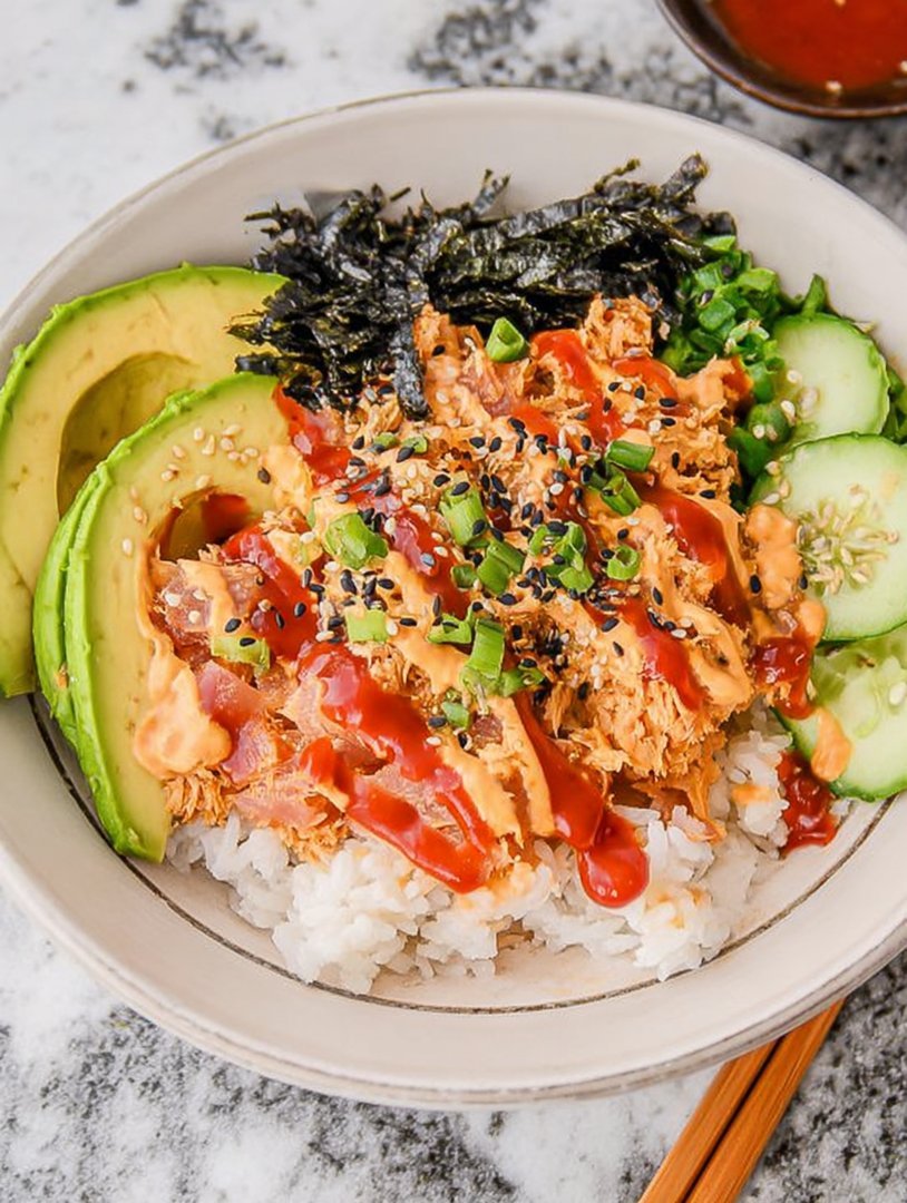 Herzhafte und geschmackvolle Sushi-Schüssel mit Thunfisch aus der Dose image 2