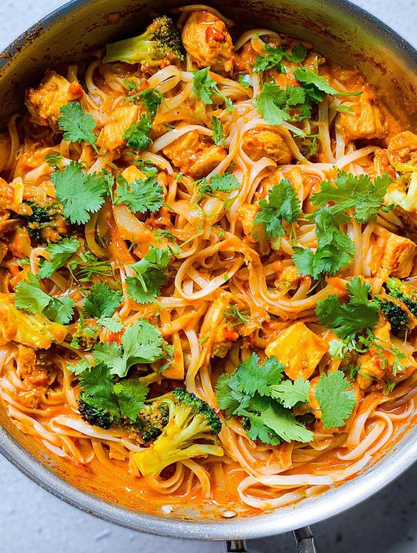 Rezept für scharfes Kokos-Curry-Hähnchen mit Reisnudeln image 2